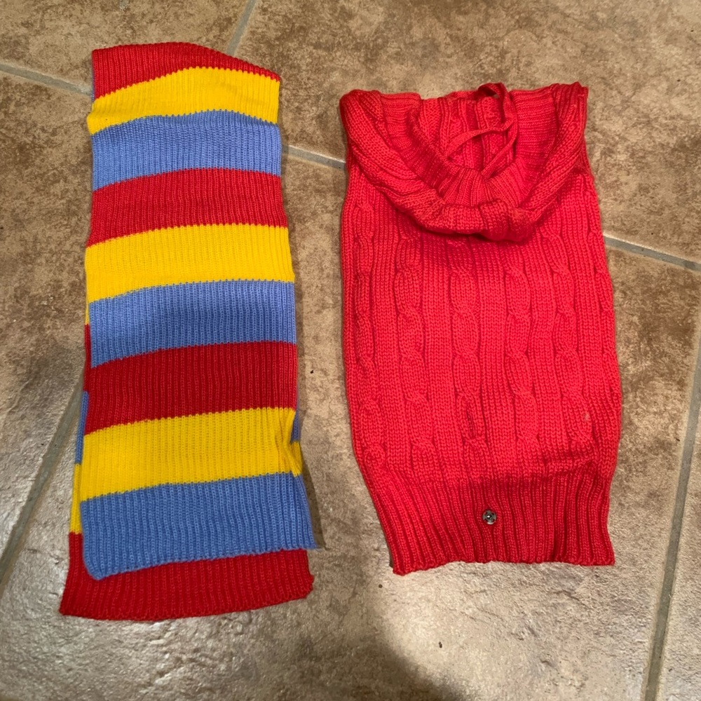 New Doggieduds sweater with snap on scarf size large